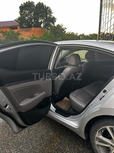 Hyundai Elantra-5