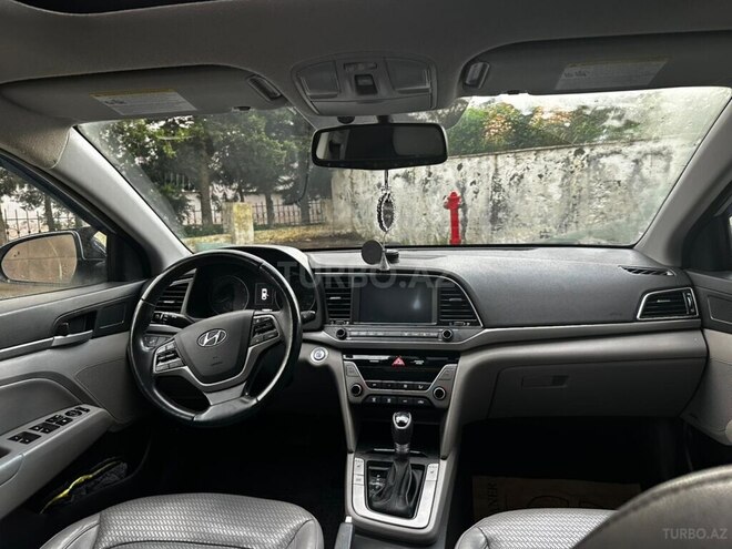 Hyundai Elantra-9