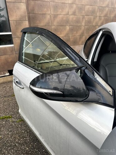 Hyundai Elantra-14