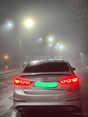 Hyundai Elantra-17
