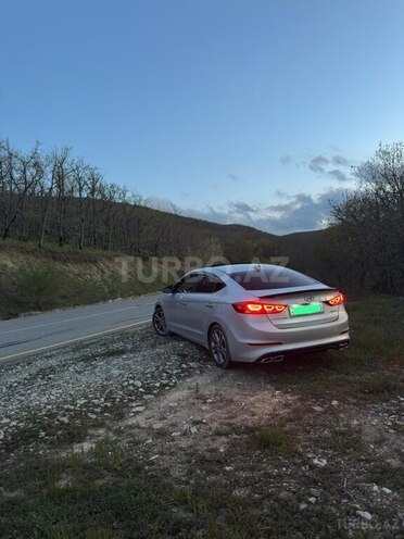 Hyundai Elantra-16