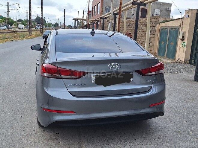 Hyundai Elantra-11
