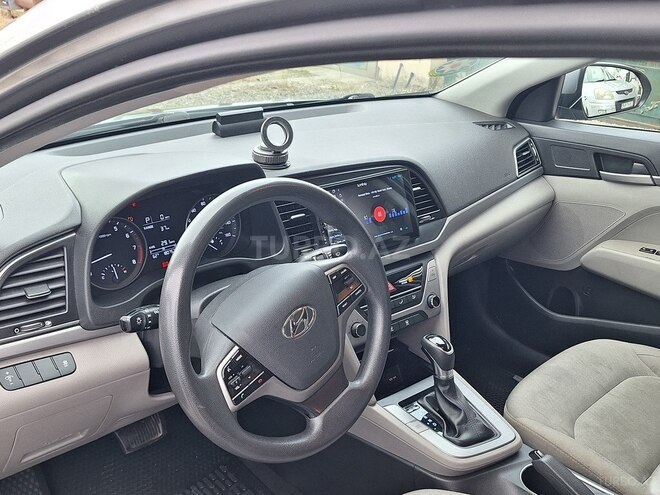Hyundai Elantra-6