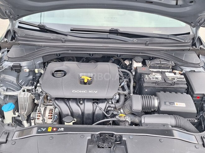 Hyundai Elantra-10