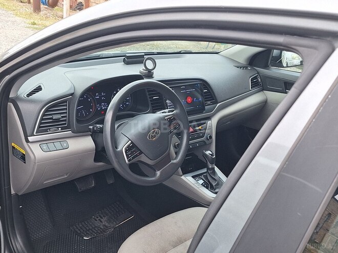 Hyundai Elantra-5