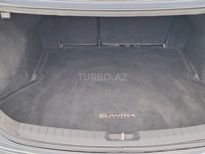 Hyundai Elantra-3