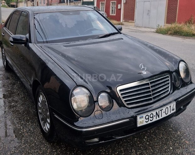 Mercedes E 270-1