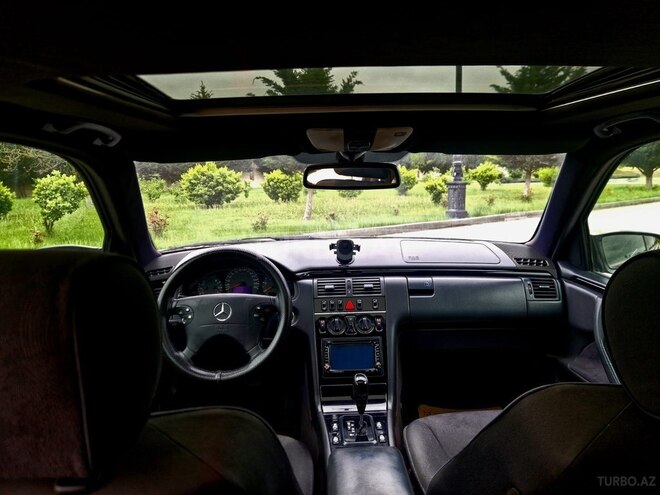 Mercedes E 270-6