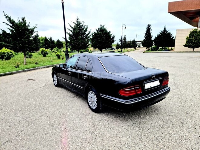 Mercedes E 270-4