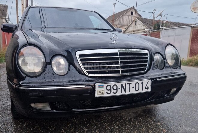 Mercedes E 270-3