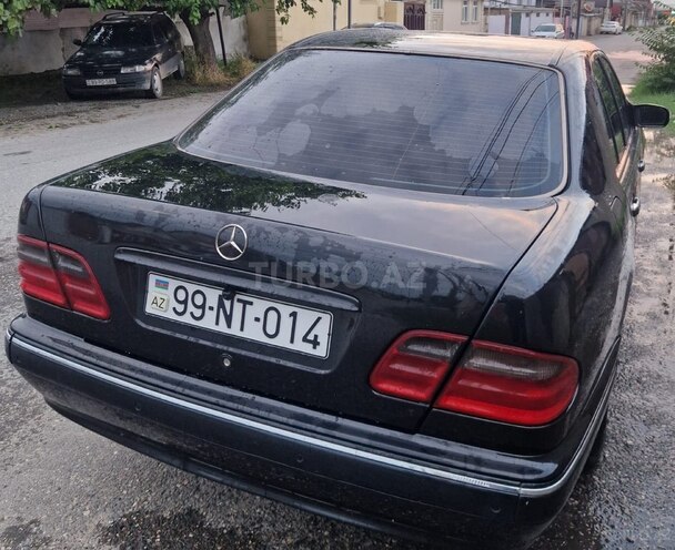 Mercedes E 270-11