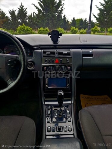 Mercedes E 270-8