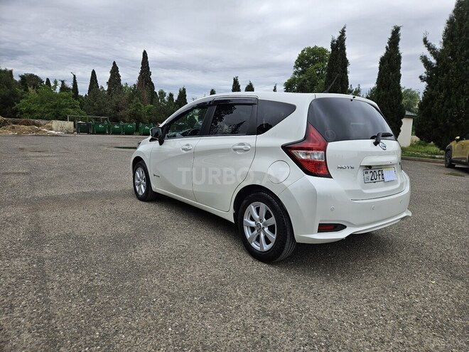 Nissan Note-8