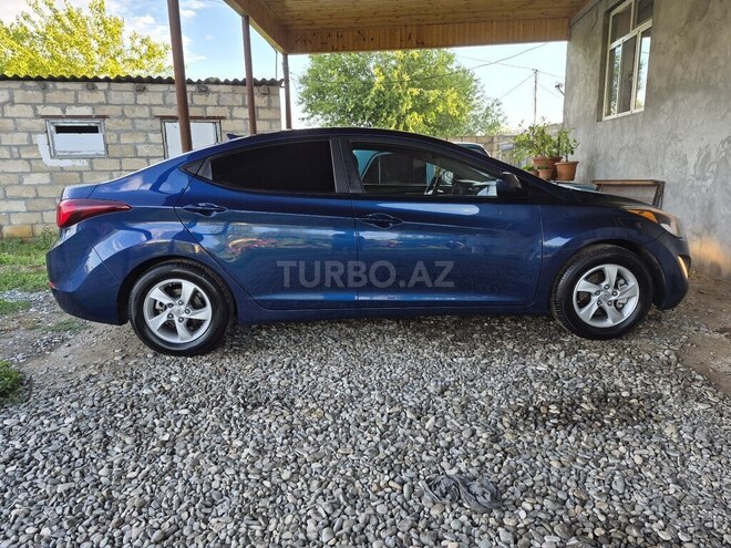 Hyundai Elantra-4