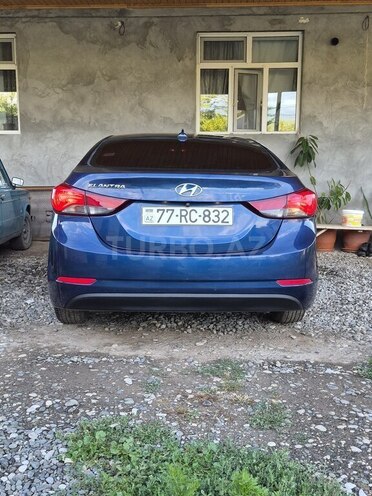 Hyundai Elantra-2