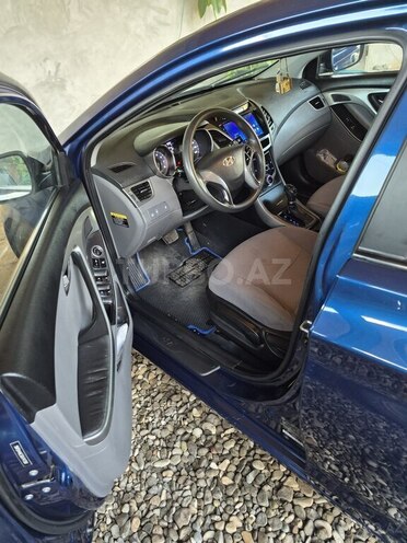 Hyundai Elantra-5