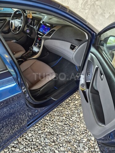 Hyundai Elantra-6