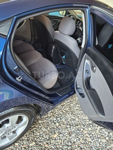 Hyundai Elantra-7