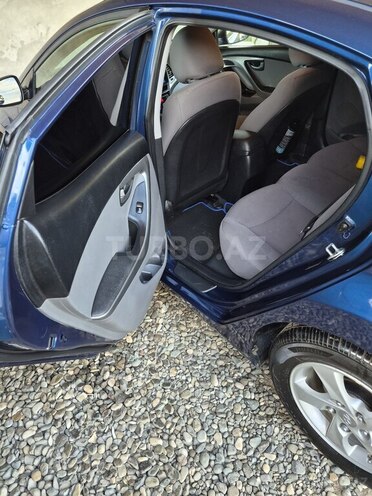 Hyundai Elantra-8