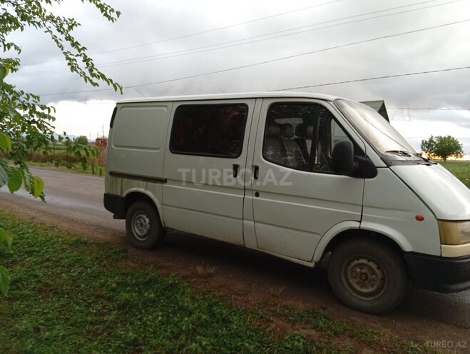 Ford Transit-3