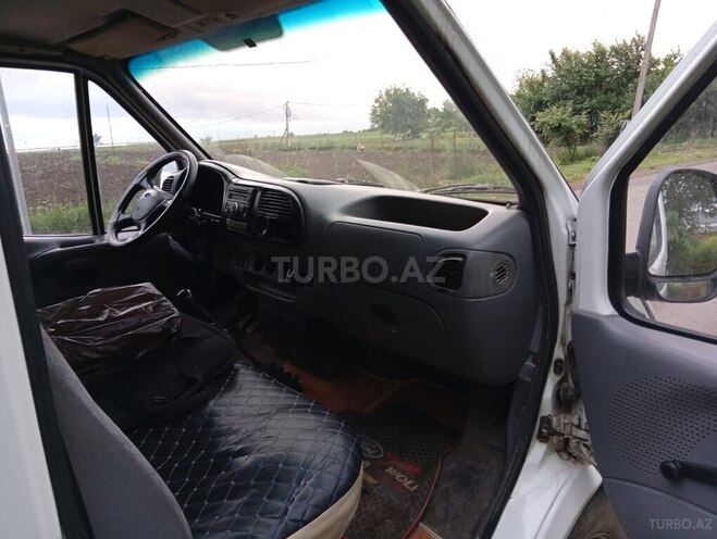 Ford Transit-5