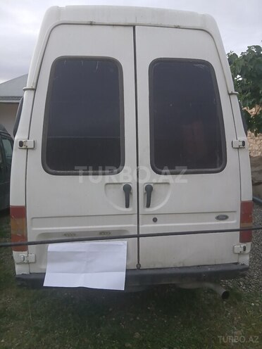 Ford Transit-10
