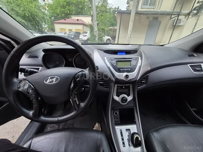Hyundai Elantra-4