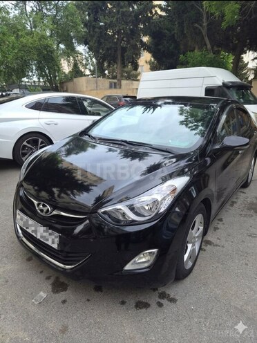 Hyundai Elantra-1
