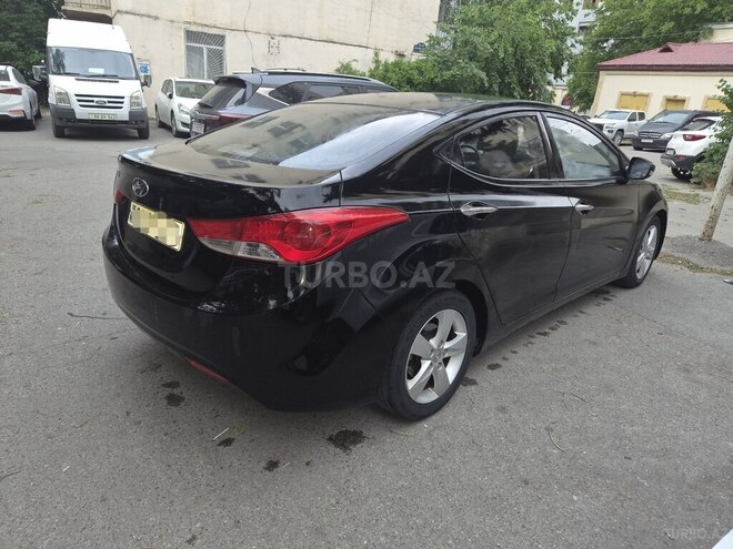 Hyundai Elantra-3