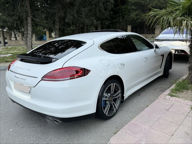 Porsche Panamera-6