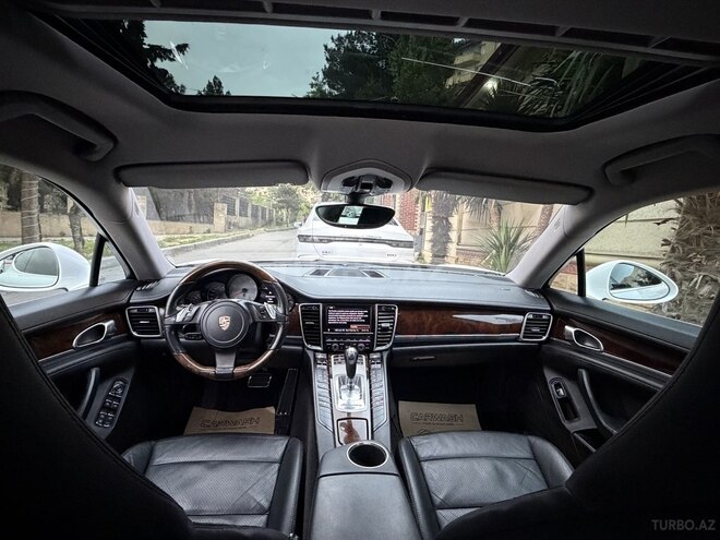 Porsche Panamera-13