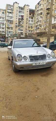 Mercedes E 220-1