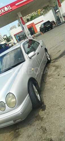 Mercedes E 220-4