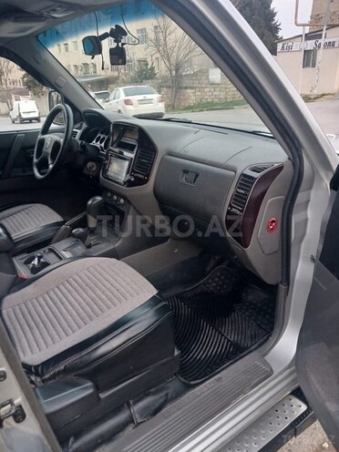 Mitsubishi Pajero-5