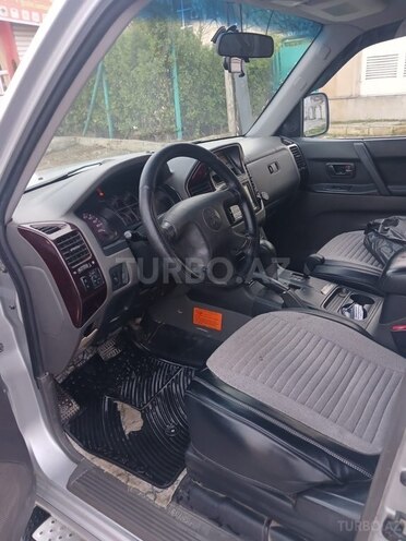 Mitsubishi Pajero-6