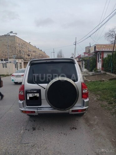 Mitsubishi Pajero-4