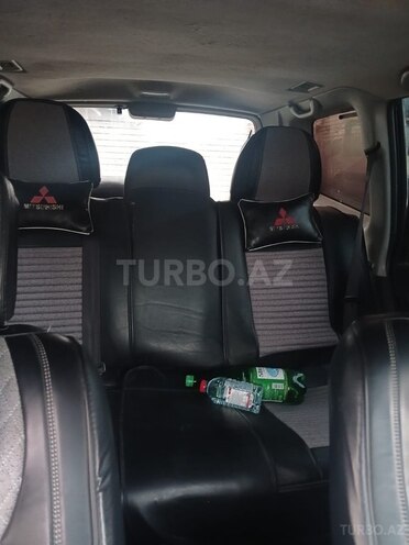 Mitsubishi Pajero-9