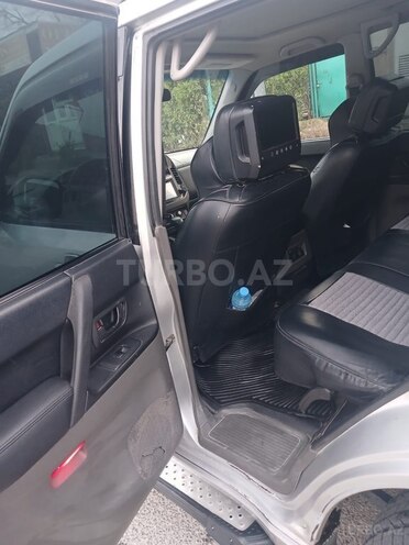 Mitsubishi Pajero-8