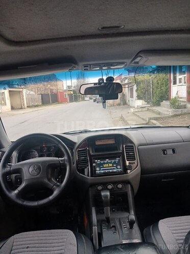 Mitsubishi Pajero-7