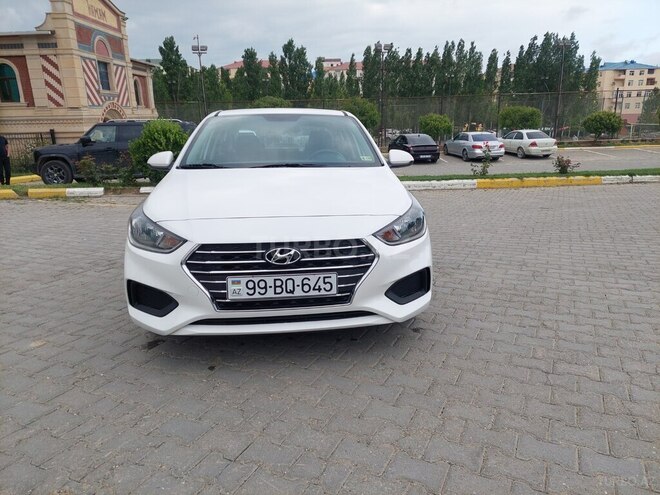 Hyundai Accent-1