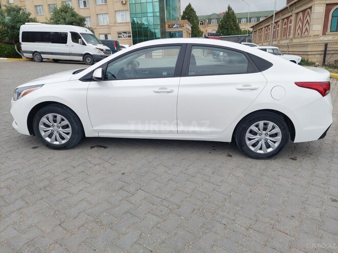 Hyundai Accent-4