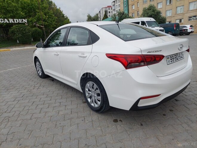 Hyundai Accent-7