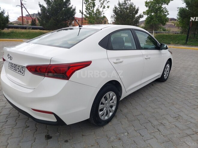 Hyundai Accent-9