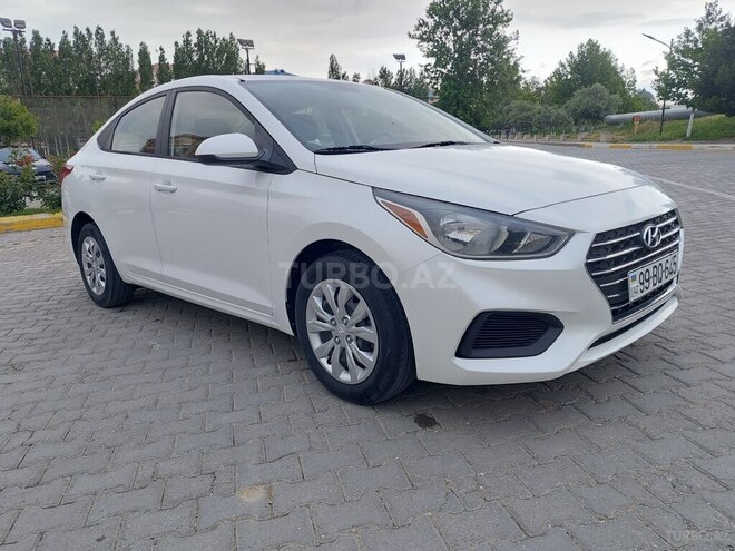 Hyundai Accent-11