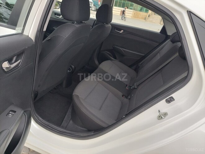 Hyundai Accent-13