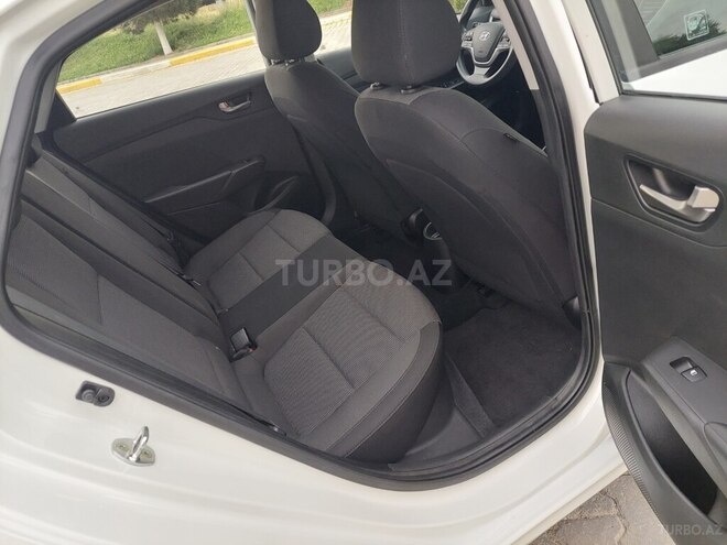 Hyundai Accent-14