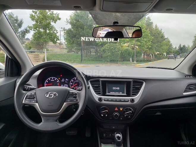 Hyundai Accent-17