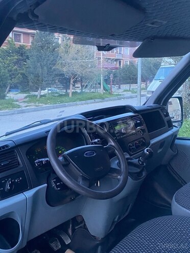 Ford Transit-6