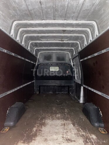 Ford Transit-8