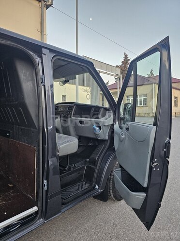 Ford Transit-10